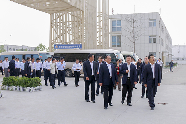热烈欢迎市委常委、副市长于永生率市科学发展考察团莅临集团视察指导